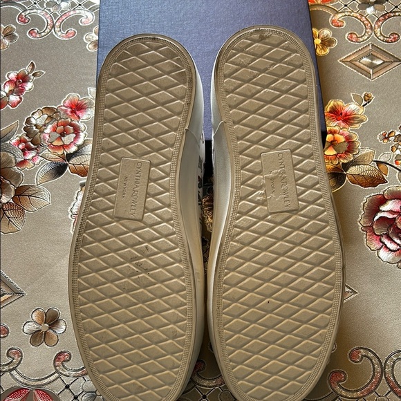 Charming Animal Print Lace-Up Sneakers - Picture 7 of 7